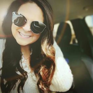 Meet your Posher, Cinthia